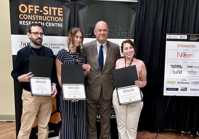 Stephen Elms foi um dos três ganhadores do prêmio na conferência 2024 Transforming Construction with Off-site Methods and Technologies, apresentada pelo Centro de Pesquisa de Construção Fora do Local da Universidade de New Brunswick e patrocinada pelo Modular Building Institute.